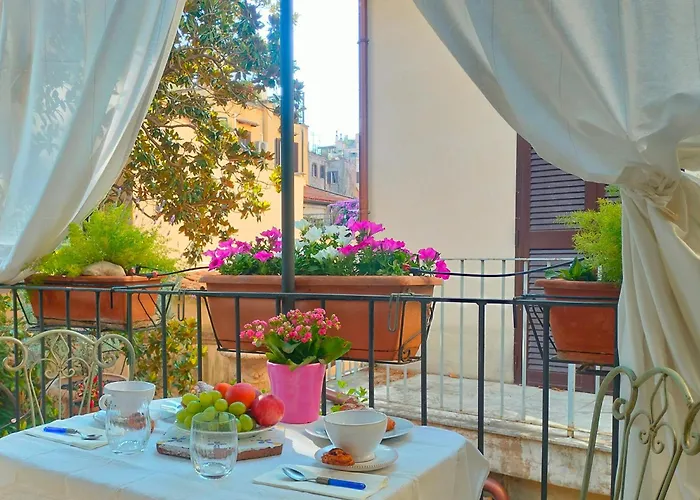 Casa Frida - A Lovely View On Ancient Court Appartement